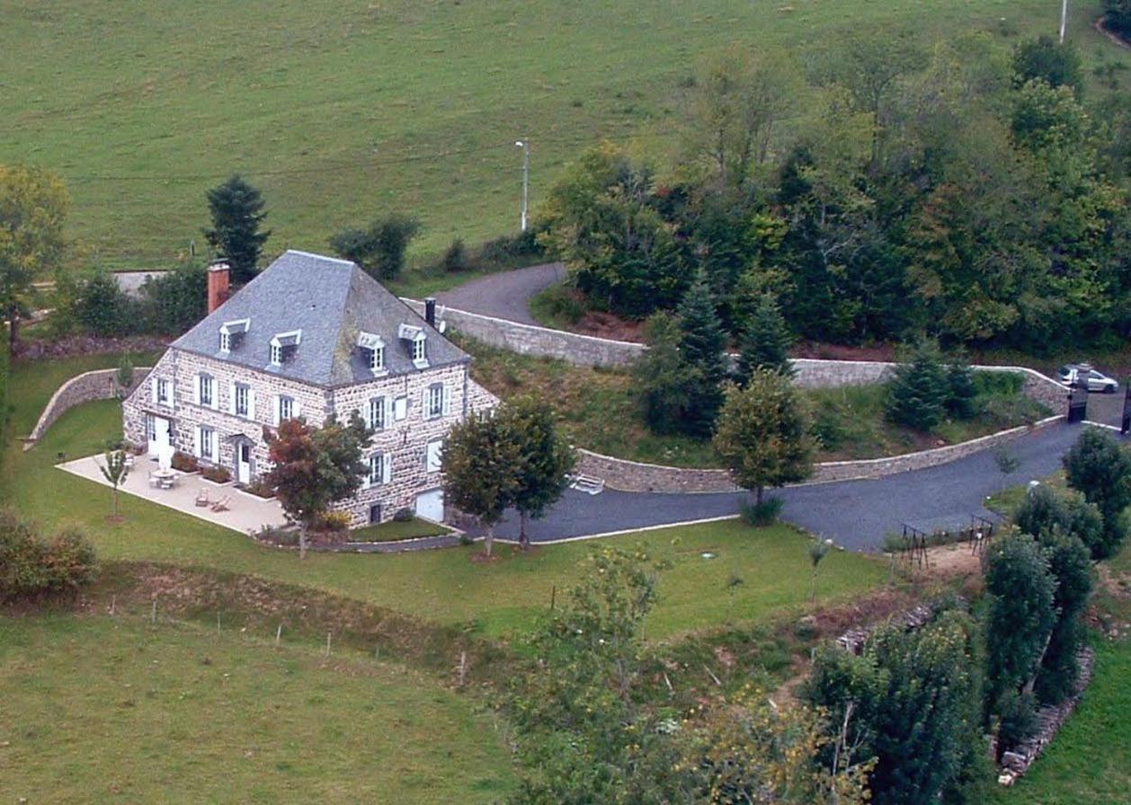 Maison d'Hôtes La Nichée Rochefort-Montagne Extérieur photo
