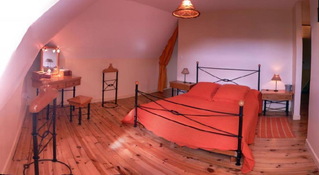 Maison d'Hôtes La Nichée Rochefort-Montagne Extérieur photo