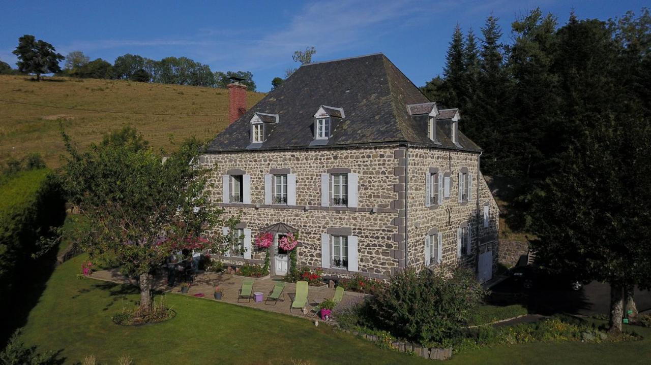 Maison d'Hôtes La Nichée Rochefort-Montagne Extérieur photo